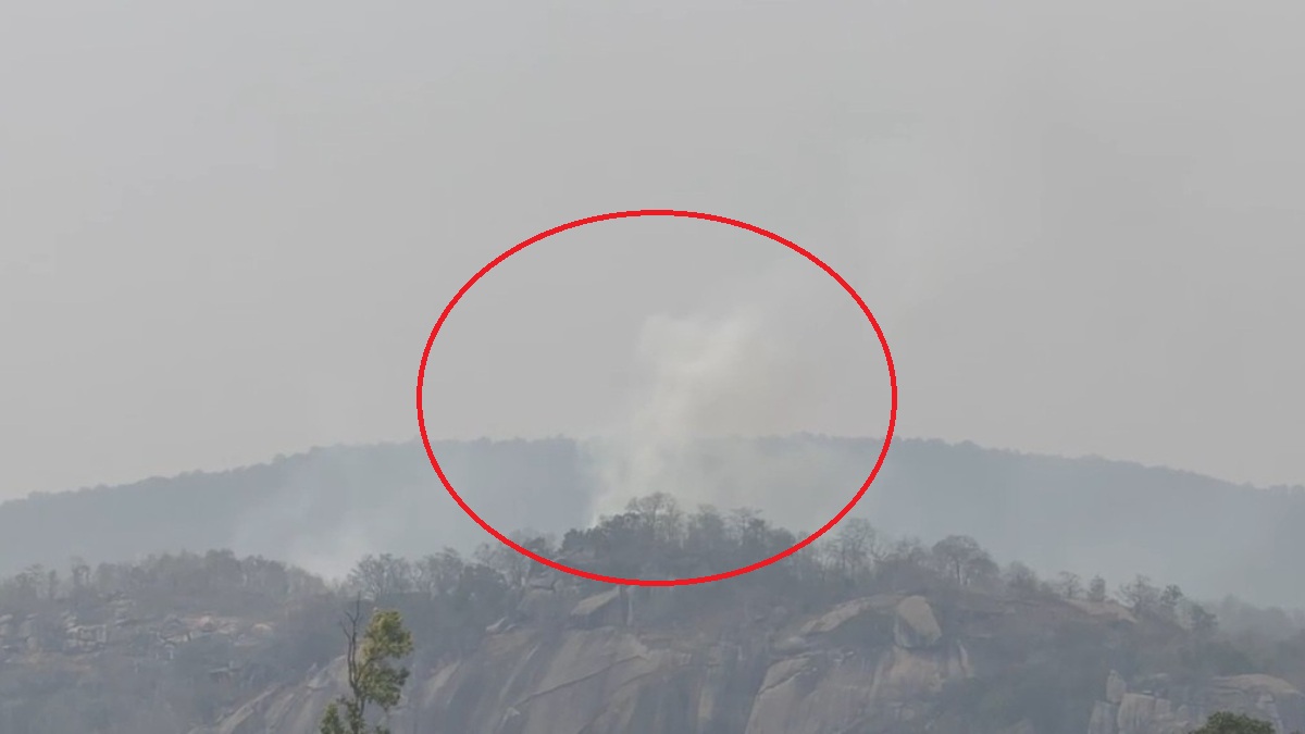 VIDEO: छत्तीसगढ़ में बड़ा विमान हादसा, आरा पहाड़ से टकराकर चार्टर्ड प्लेन हुआ क्रैश; पायलट और को-पायलट की मौत