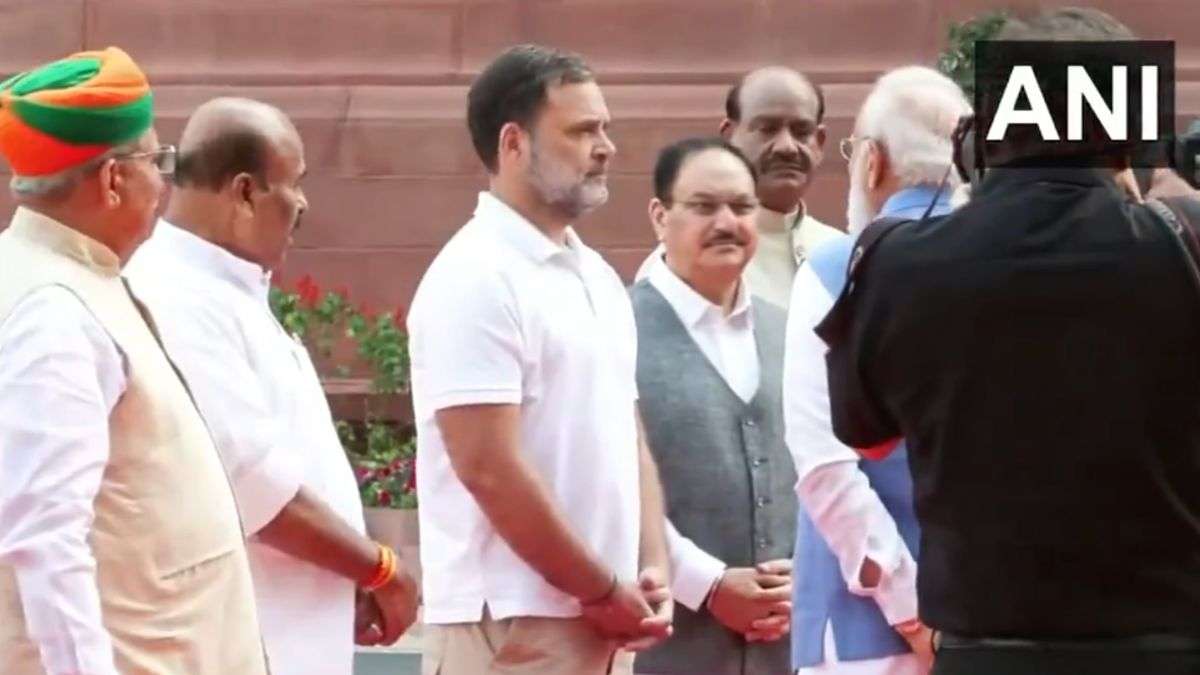 VIDEO: PM मोदी और राहुल गांधी ने संसद परिसर में की बात, महात्मा फुले के समारोह में यूं हुई मुलाकात