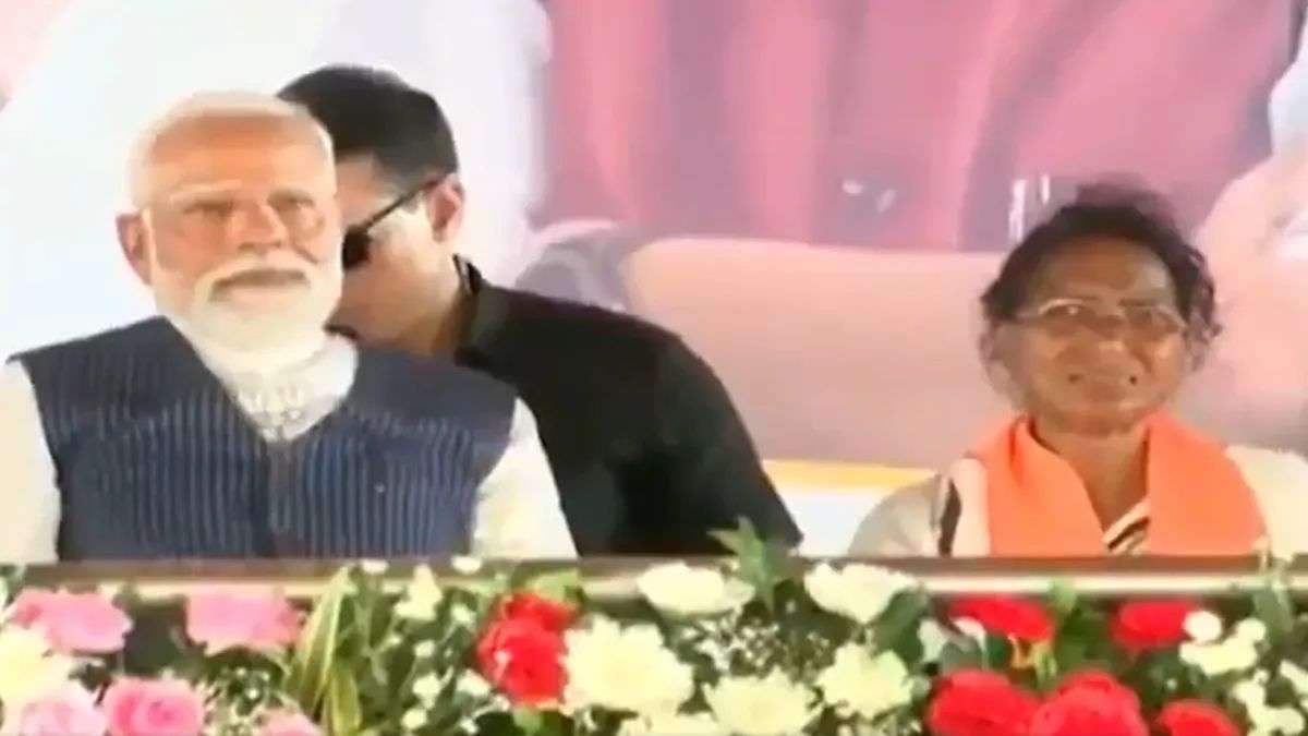 VIDEO: PM मोदी ने आरजी कर पीड़िता की मां के साथ साझा किया मंच, TMC पर जमकर साधा निशाना