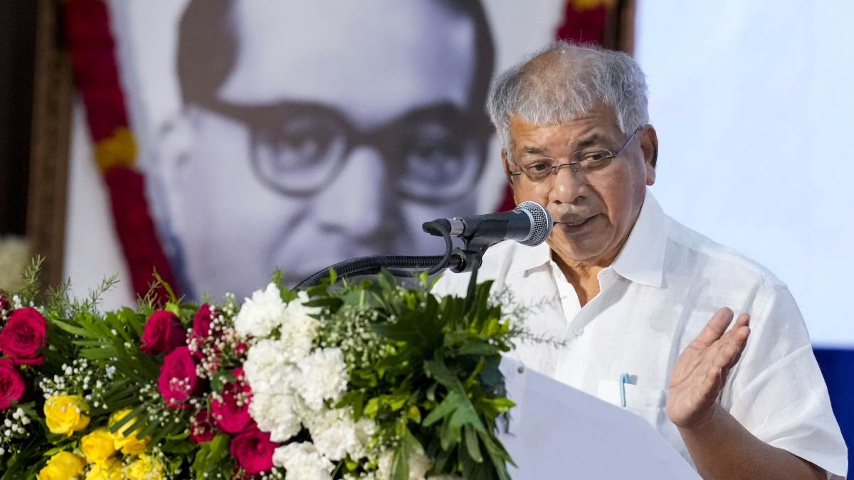 प्रकाश आंबेडकर ने दल-बदल कानून के फ्रेमवर्क पर सवाल उठाए, कहा- 'इस पर फिर से विचार करने की जरूरत'