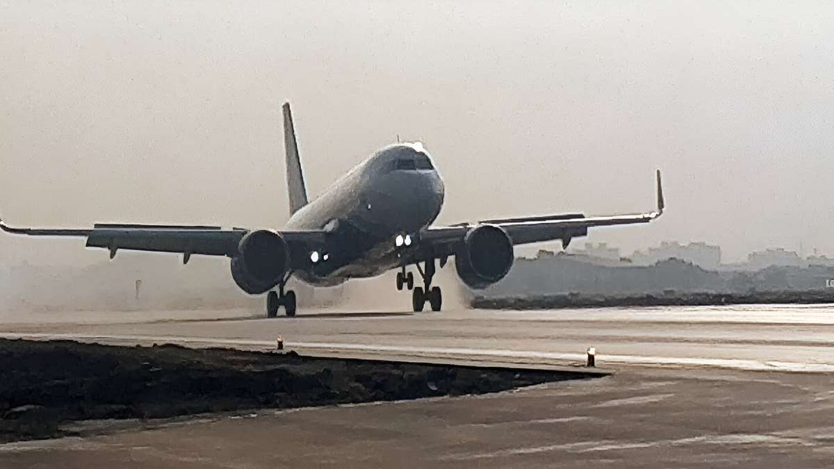 Explainer: सेना के फाइटर जेट और पैसेंजर प्लेन के लिए एक ही रनवे, क्या है पुणे एयरपोर्ट का डुअल-यूज मॉडल?