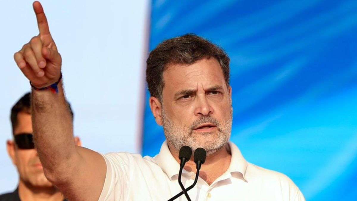 'मेरे ऊपर 36 केस, मैं प्रधानमंत्री मोदी से नहीं डरता', बंगाल की रैली में राहुल गांधी का बड़ा बयान