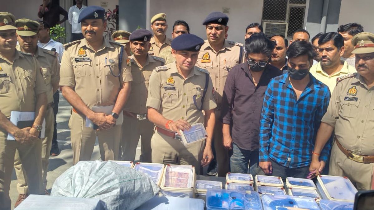 कलर प्रिंटर से निकाल-निकाल छाप रहे थे नकली नोट, पुलिस ने लाखों के जाली रुपये के साथ ऐसे दबोचे जालसाज