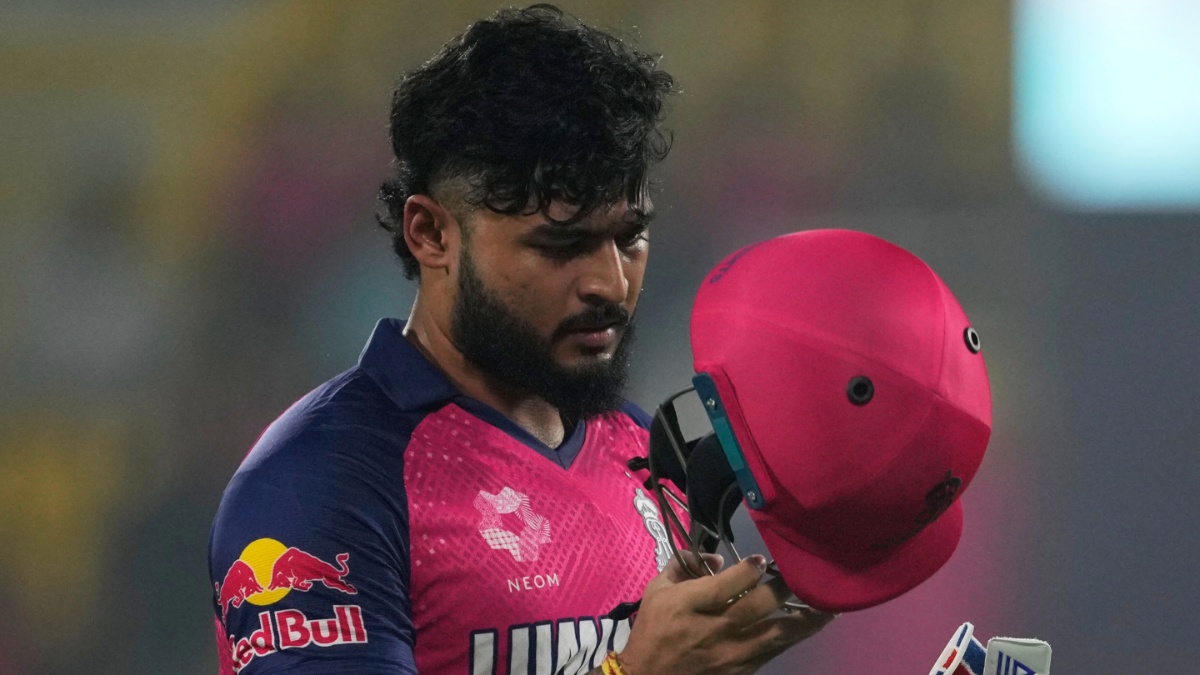 रियान पराग को मिली स्मोकिंग की सजा, आईपीएल ने लिया सख्त एक्शन