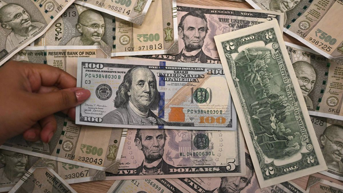 94.88 रुपये प्रति डॉलर के अब तक के निचले स्तर पर बंद हुई भारतीय मुद्रा, एक्सपर्ट ने बताई वजह