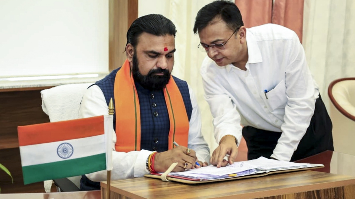 बिहार कैबिनेट में 22 एजेंडों को मंजूरी, 'पुलिस दीदी' को मिलेगी 1500 स्कूटी, बाबा हरिहरनाथ मंदिर के लिए 680 करोड़