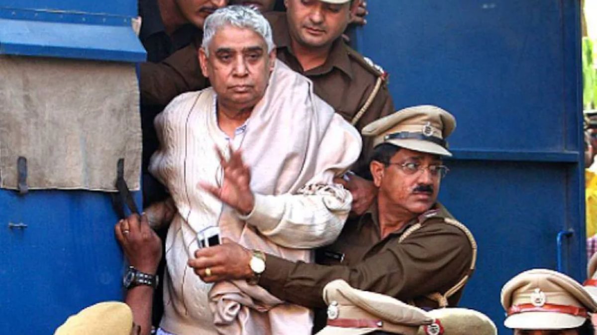 जमानत मिलने के बाद हिसार जेल से रिहा हुआ रामपाल, कड़ी सुरक्षा के बीच काफिले के साथ रवाना