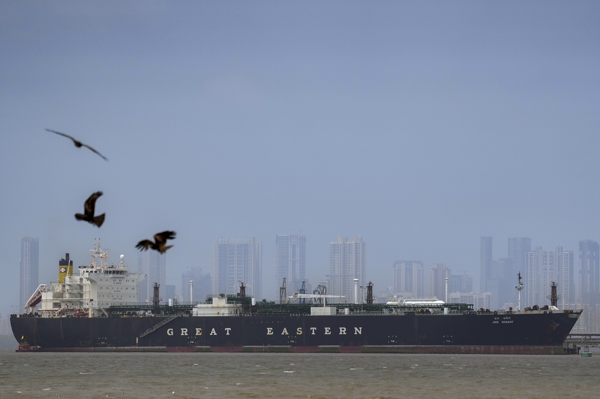 भारत के एक और LPG जहाज 'ग्रीन आशा' ने होर्मुज को क्रॉस किया, अब केवल 'जग विक्रम' की वापसी का इंतजार