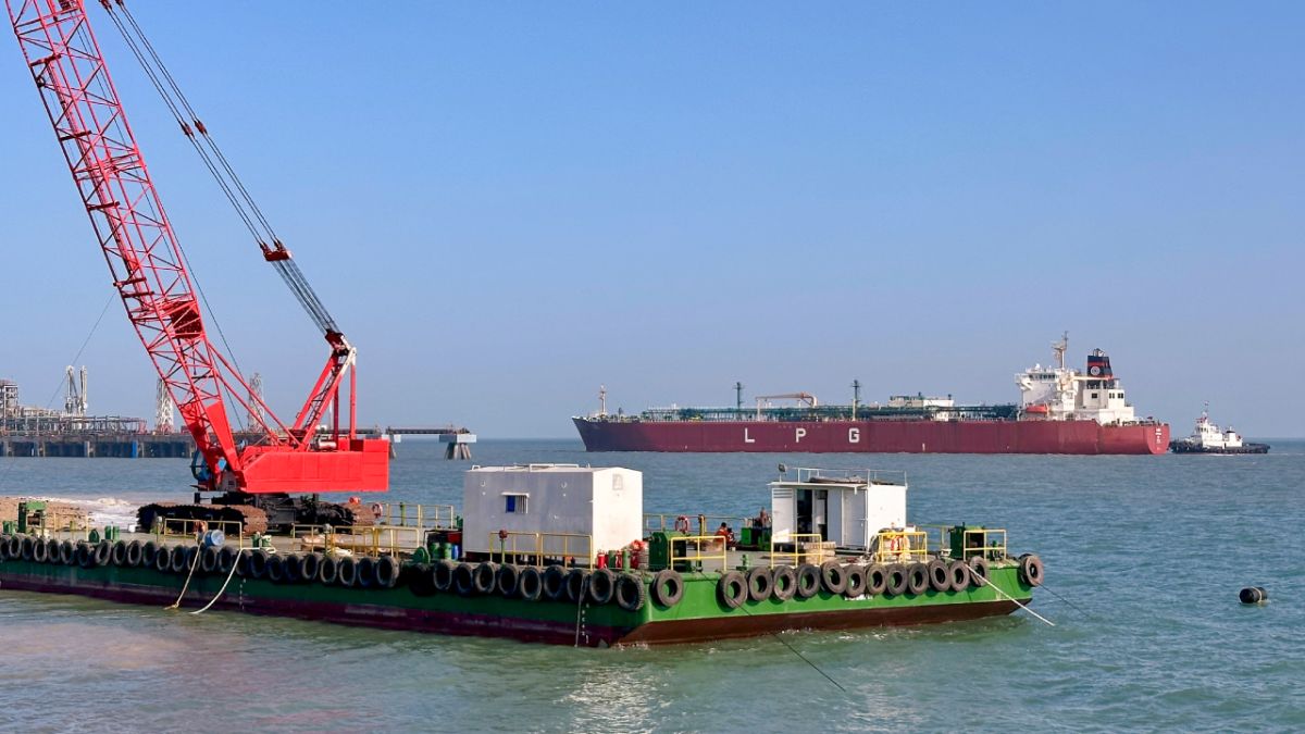 "हम होर्मुज को अपने लीडर इमाम खामेनेई के आदेश पर खोलेंगे, किसी Idiot के ट्वीट पर नहीं", Iran Navy Post