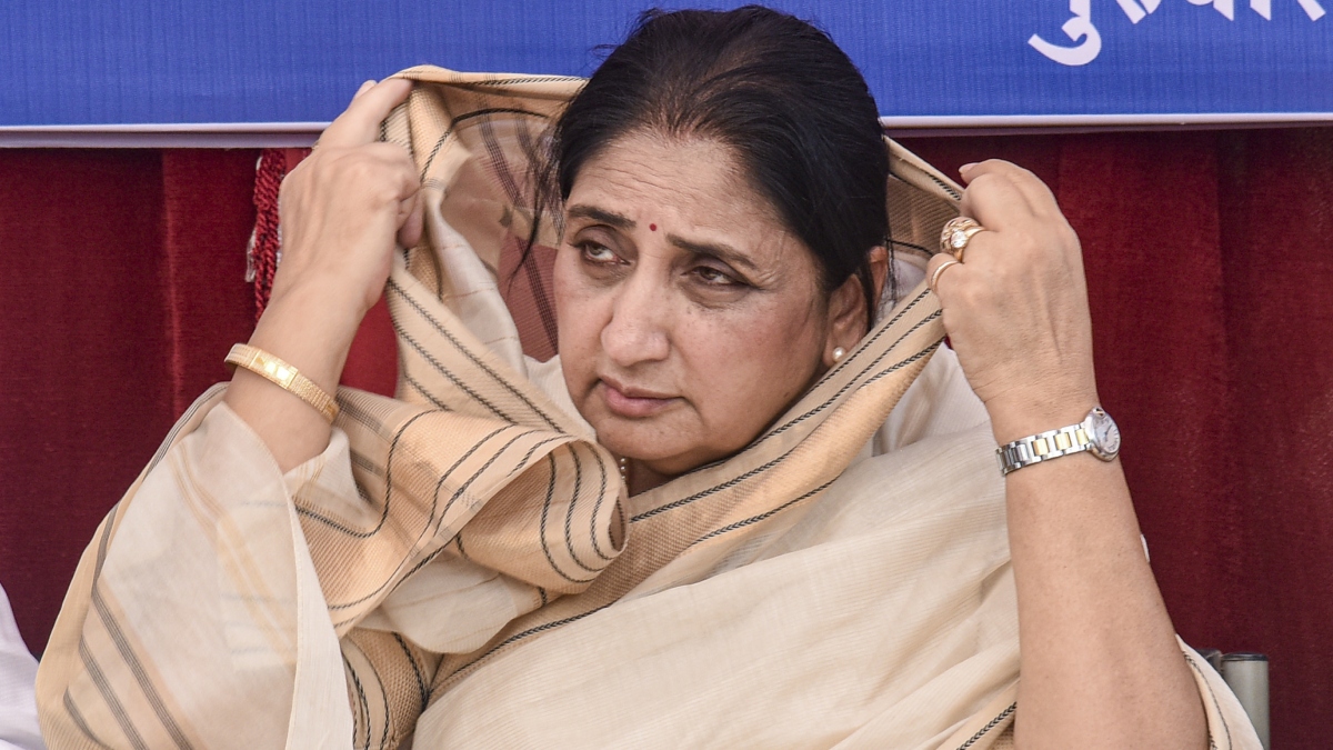 महाराष्ट्र में दो सीटों पर उपचुनाव को लेकर गरमाई राजनीति, सुनेत्रा पवार कर सकती हैं पीएम मोदी और खरगे से मुलाकात