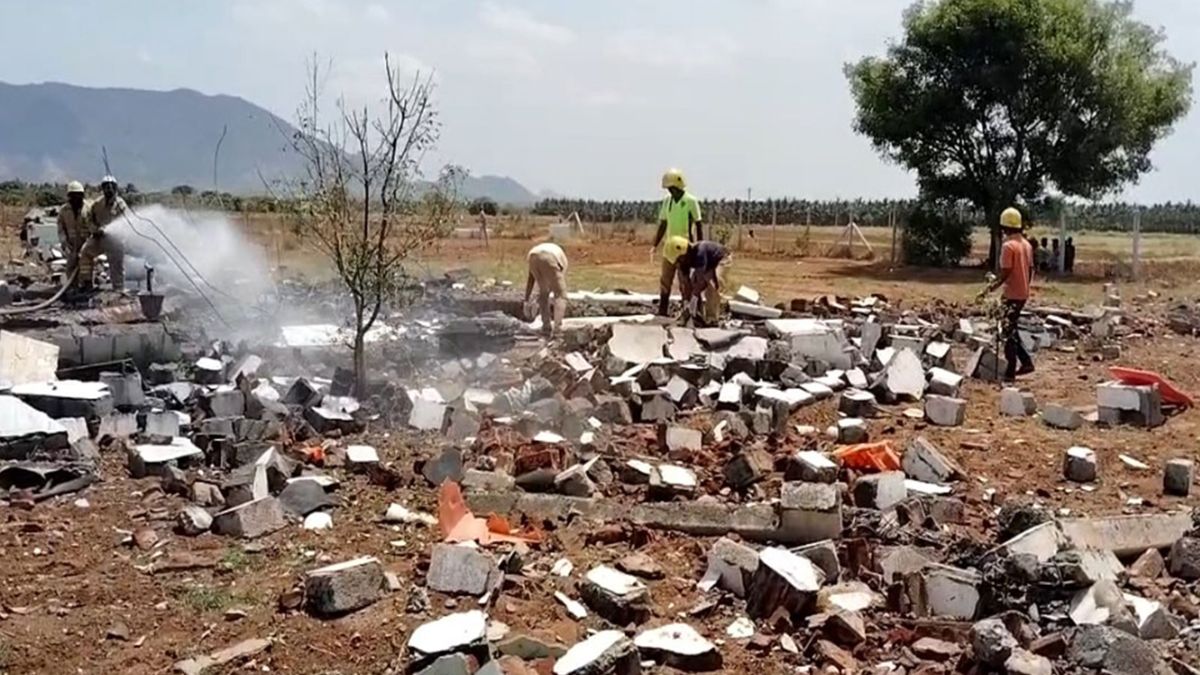 तमिलनाडु की एक और पटाखा फैक्ट्री में ब्लास्ट, दरवाजा खुलते ही 2 मजदूरों के उड़े परखच्चे