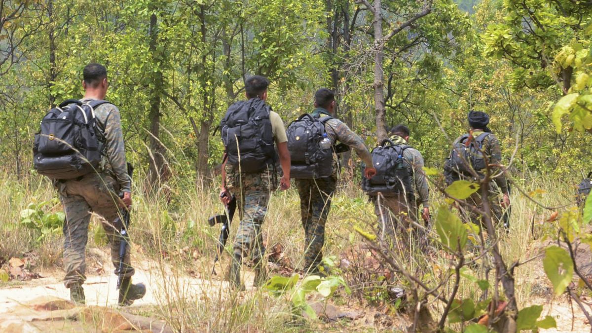 47 माओवादियों ने डाले हथियार, भारी गोला-बारूद के साथ किया सरेंडर, DGP ने बताया क्या-क्या हुआ बरामद?