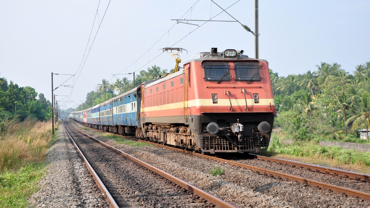 दिल्ली से यूपी-बिहार के लिए चलेंगी 1500 से ज्यादा समर स्पेशल ट्रेन, इन रूट्स पर दौड़ेंगी रेलगाड़ियां