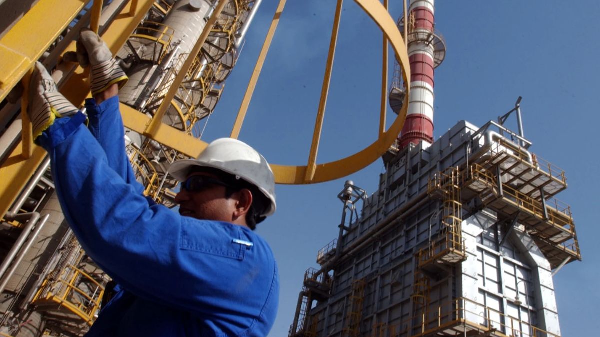 EXPLAINER: OPEC से बाहर निकलने का UAE ने क्यों किया फैसला? क्या है तेल प्रोडक्शन का गणित; समझिए एक-एक बात