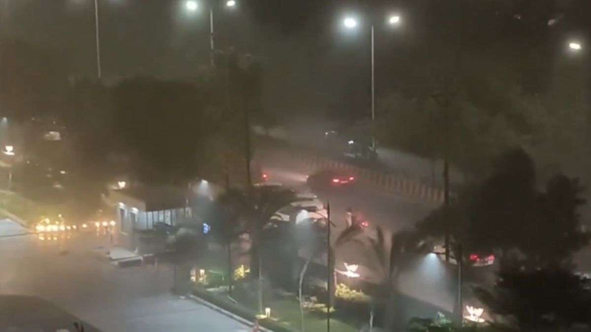 दिल्ली-NCR में धूल भरी आंधी, चल रहीं तेज हवाएं; सामने आया VIDEO