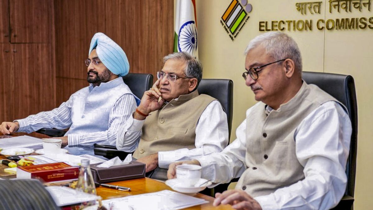 न डर, न हिंसा.. चुनाव आयोग का बंगाल में जीरो टॉलरेंस प्लान, पुलिस-प्रशासन को दिए कड़े निर्देश