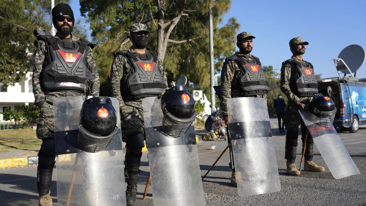 Iran US Peace Talk: शांति वार्ता के लिए जेडी वेंस इस्लामाबाद रवाना, क्या ईरान भी निभाएगा पाकिस्तान से याराना?