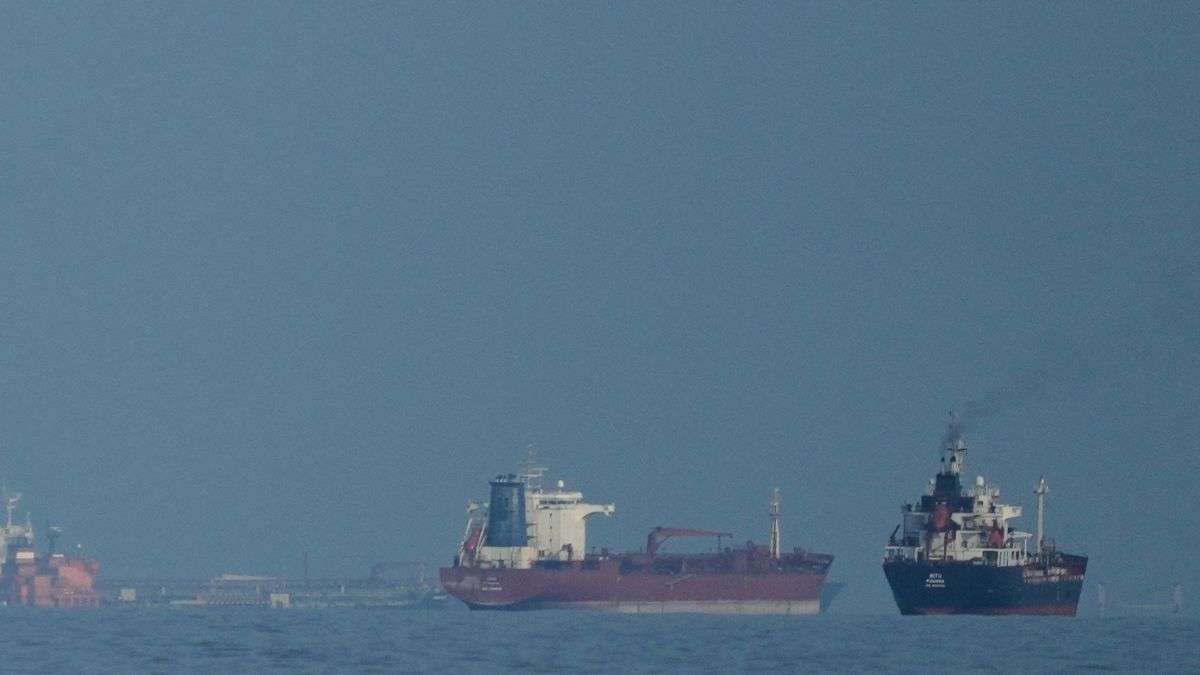 होर्मुज पर अमेरिका की पहरेदारी! ईरान के खिलाफ समुद्री नाकाबंदी से बढ़ा तनाव, अब आगे क्या होगा?