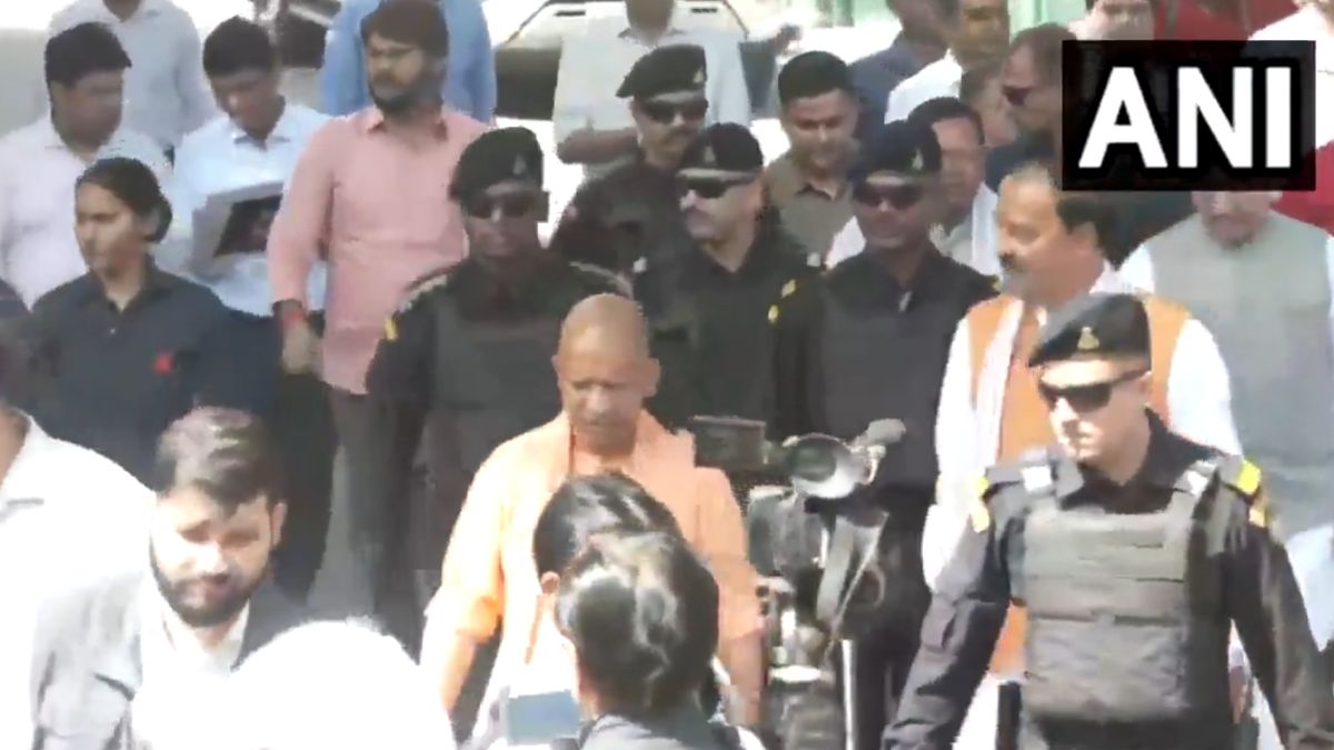 LIVE: लखनऊ में ‘जन आक्रोश महिला पदयात्रा’ , सीएम योगी समेत कई बड़े नेता शामिल