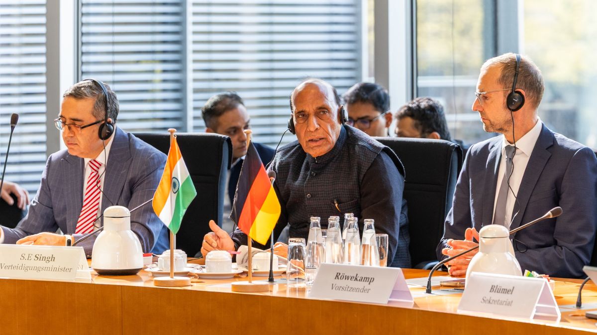 'होर्मुज की घटनाओं का भारत पर सीधा असर', जर्मनी में रक्षा मंत्री राजनाथ सिंह ने जताई चिंता