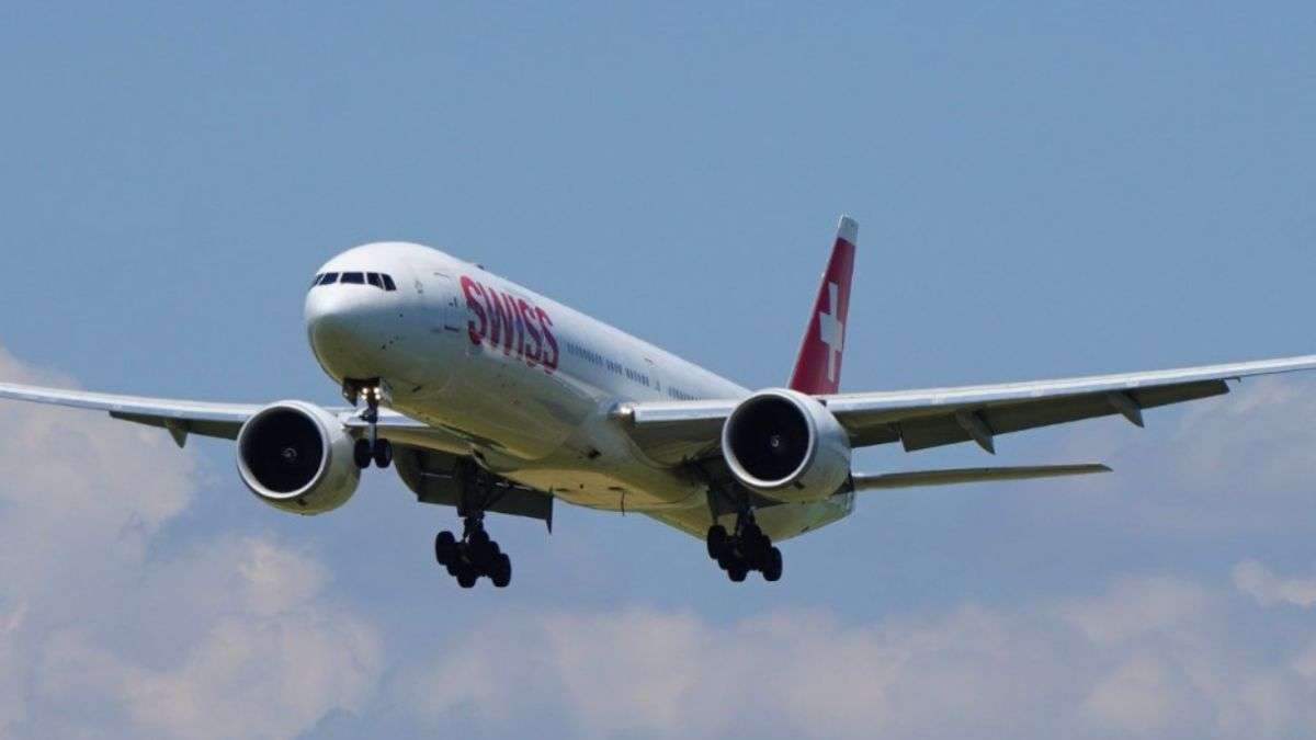 दिल्ली एयरपोर्ट पर बड़ा हादसा टला, टेक ऑफ से पहले विमान से उठने लगा धुआं, 232 यात्री थे सवार