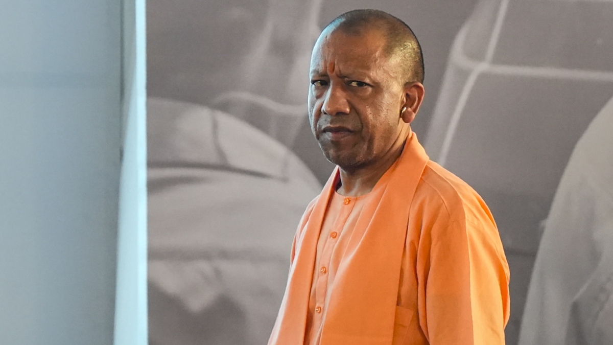 यूपी में अब 24 IAS अफसरों का ट्रांसफर, इन 10 जिलों के डीएम बदले गए, देखें पूरी लिस्ट