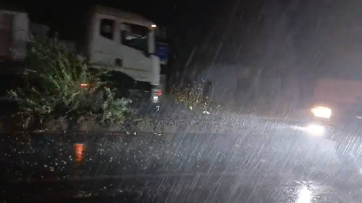 Rain Alert: अगले 6 दिनों तक 17 राज्यों में गरज-चमक के साथ बारिश-ओलावृष्टि का अलर्ट, 60KM की रफ्तार से चलेंगी हवाएं