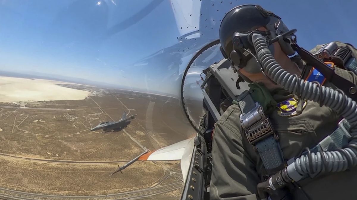 अमेरिकी पायलट के पकड़े जाने की खबर, जानें लड़ाकू विमान के एक पायलट को ट्रेन करने में खर्च हो जाता है कितना पैसा?