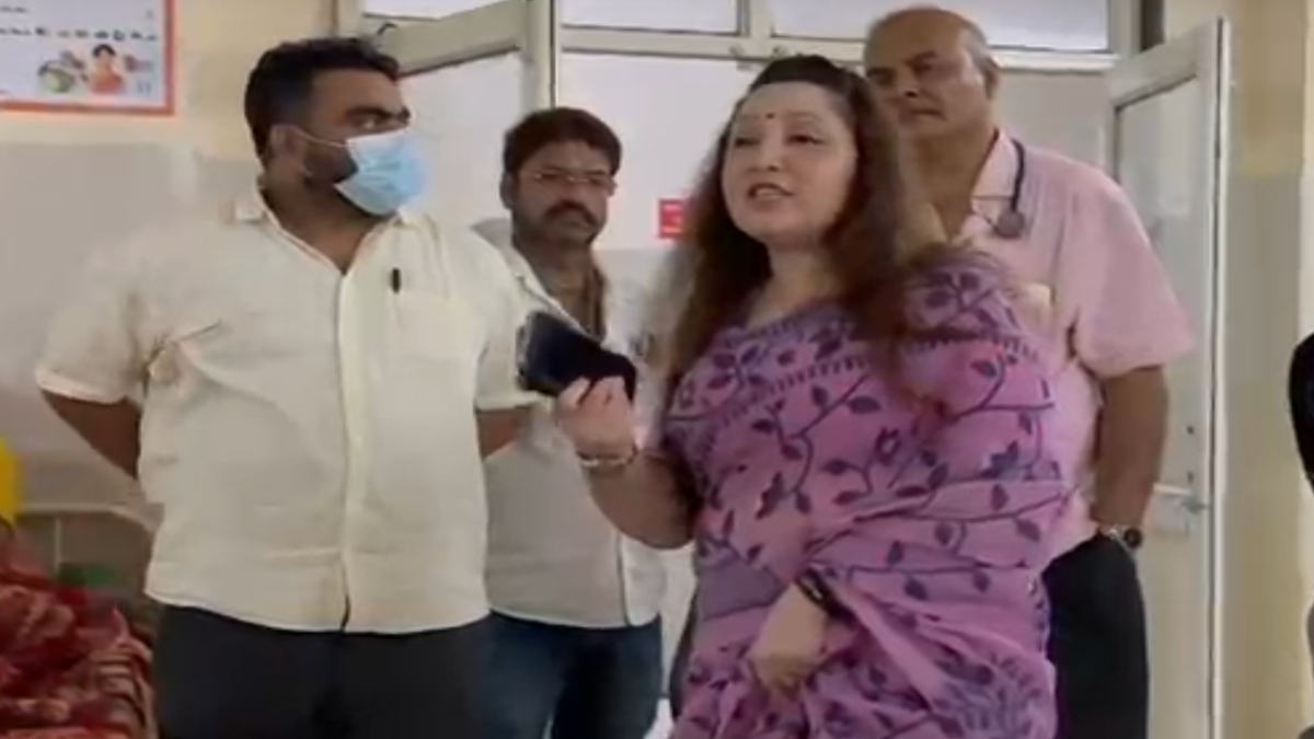 'आज के जमाने में 5 बच्चे कौन करता है, भेड़-बकरियों की तरह पालोगे', जब महिला कलेक्टर ने अस्पताल का किया औचक निरीक्षण