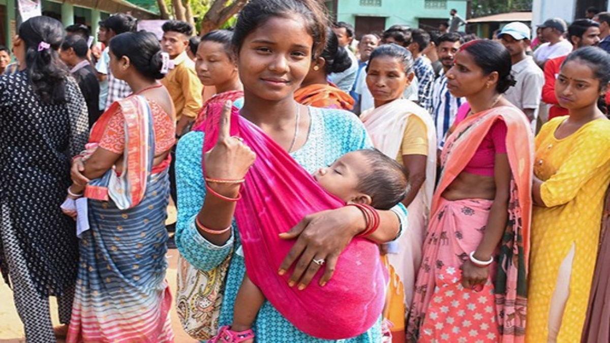 UP Final Voter List: यूपी के पांच जिलों में बढ़े सबसे ज्यादा मतदाता, कितने पुरुष और कितने महिला वोटर्स, जानें