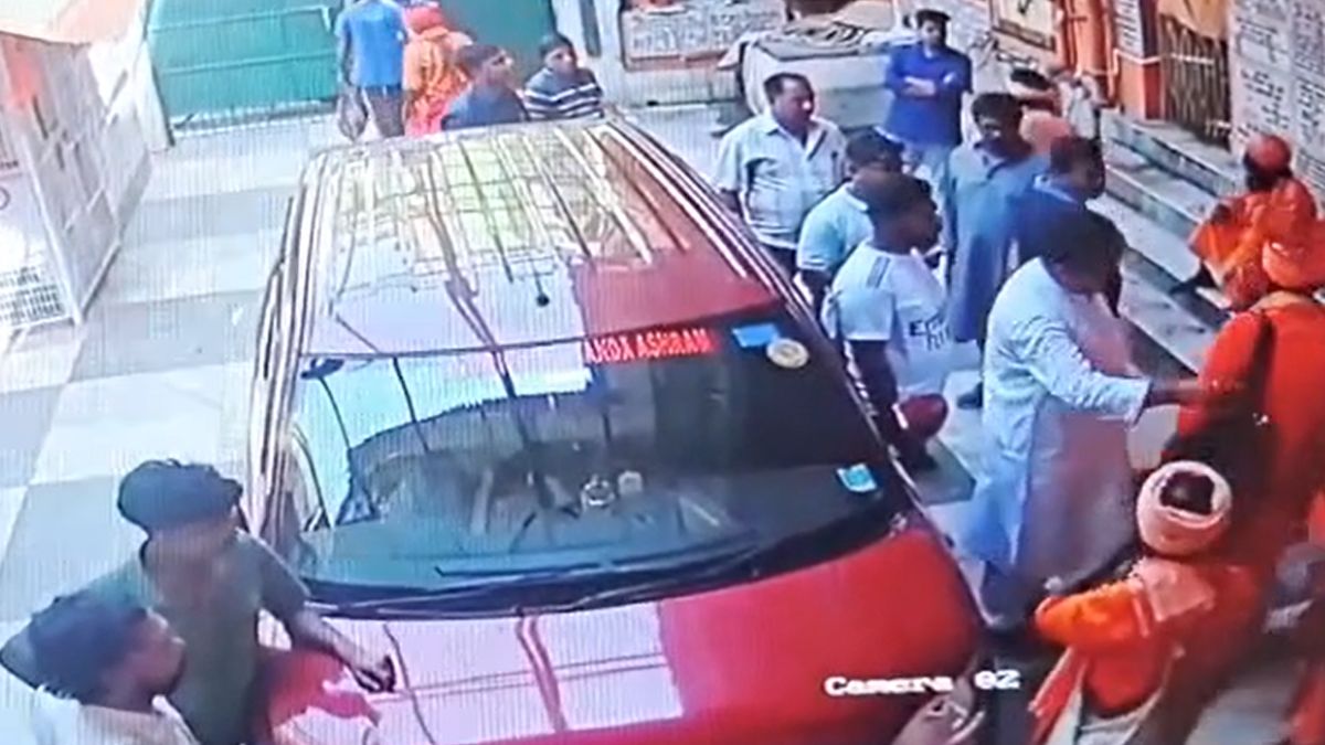 पश्चिम बंगाल में धर्म प्रचार से रोके गए साधु-संत! TMC पार्षद पर धमकाने का आरोप, VIDEO वायरल