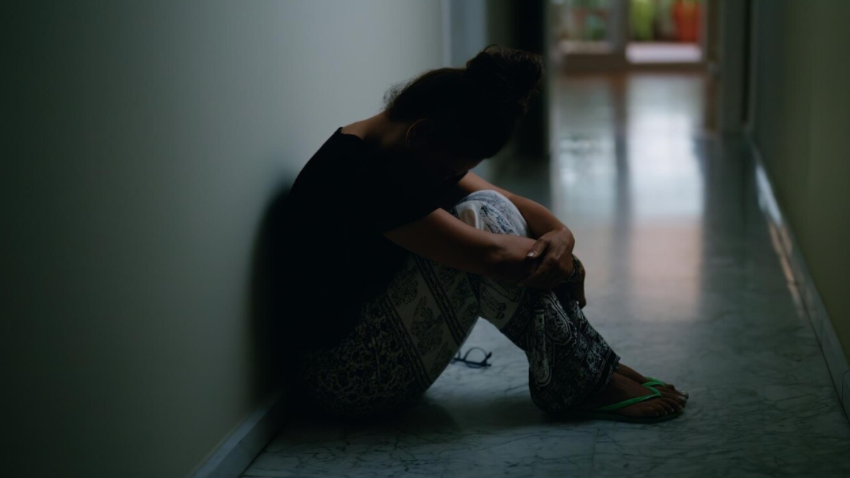 पानी में ताबीज डालकर महिला को मौलवी ने बेहोश कर किया गैंगरेप, बच्चे का इलाज कराने गई थी पीड़िता