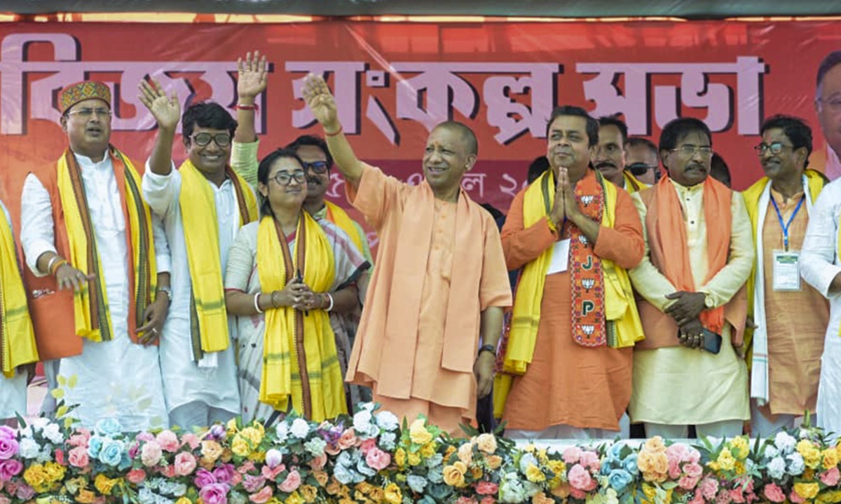 'पश्चिम बंगाल में डोमोग्राफी बदलने की साजिश',धानेखेली की चुनावी रैली में गरजे योगी आदित्यनाथ