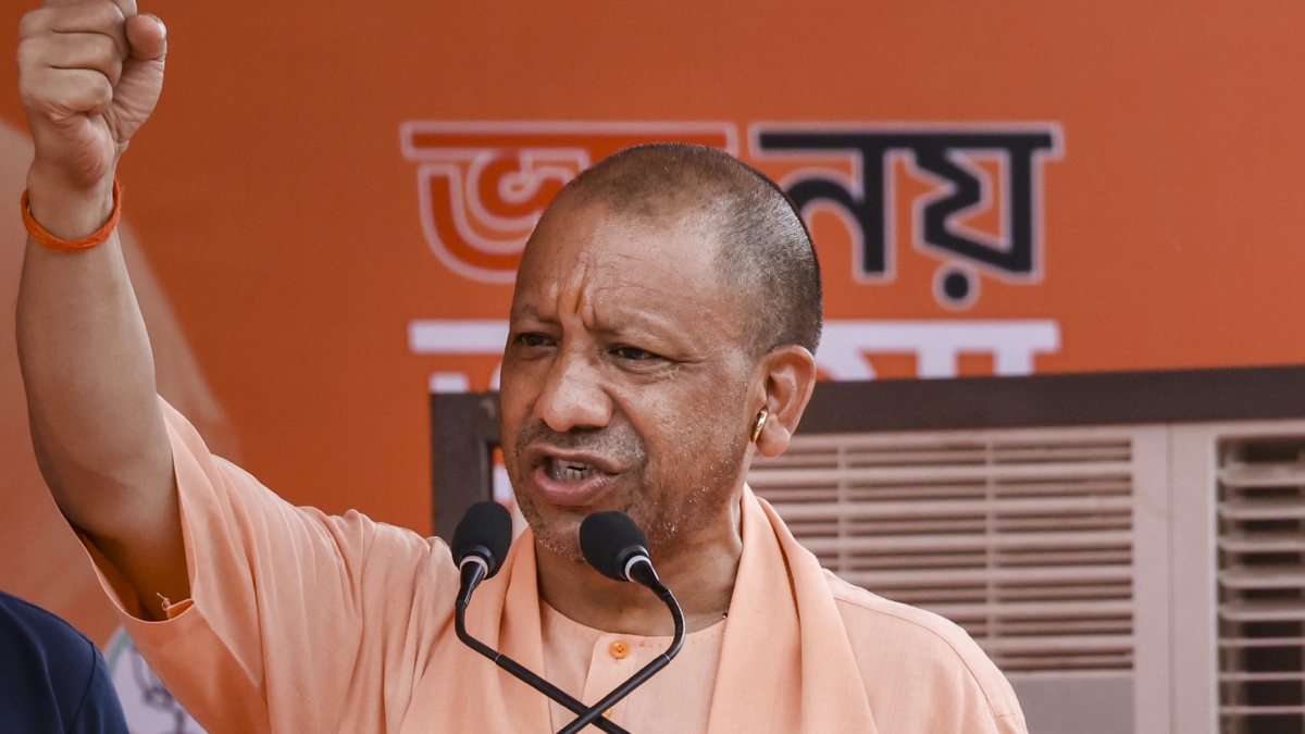 'गोमाता कटने नहीं देंगे, हिंदुओं को बंटने नहीं देंगे', बंगाल में बोले योगी आदित्यनाथ