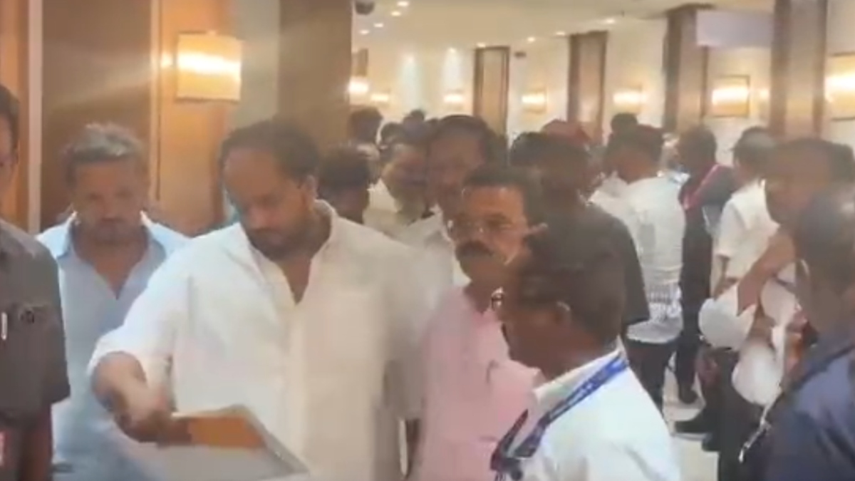 महाराष्ट्र MLC चुनाव: एकनाथ शिंदे ने बच्चू कडू को बनाया उम्मीदवार, NCP ने जीशान सिद्दीकी पर लगाया दांव