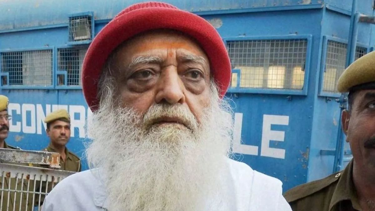आसाराम पर गैंगरेप के चार्ज हटाए गए लेकिन यौन उत्पीड़न मामले में उम्रकैद बरकरार, फौरन करना होगा सरेंडर