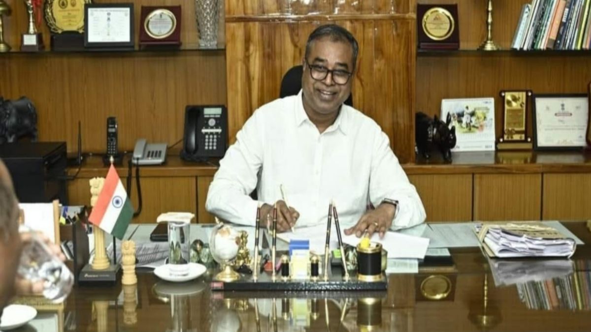 रिश्वत कांड में दबोच लिए गए एडिशनल डायरेक्टर, ACB ने घूस के पैसों के साथ रंगे हाथ पकड़ा