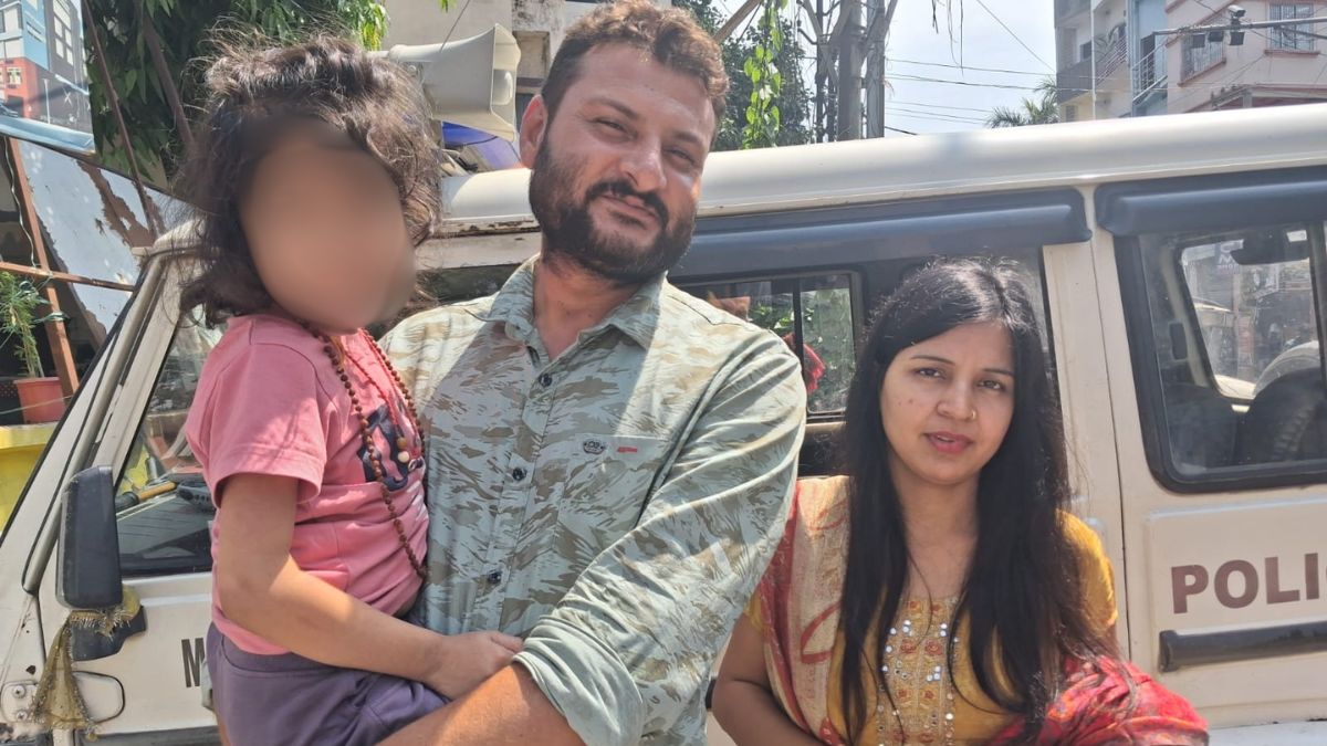 बिहार में पति-पत्नी और वो... तीनों के बीच हाई वोल्टेज ड्रामा, 6 साल की बेटी और पति को छोड़ प्रेमी संग गई महिला