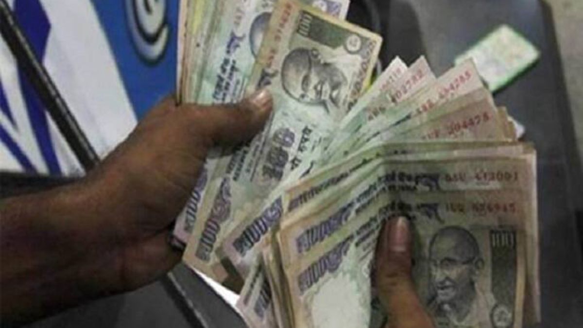 ठेकेदार से रिश्वत लेना इंजीनियर साहब को पड़ा भारी, ड्राइवर के साथ रंगे हाथ हुए गिरफ्तार