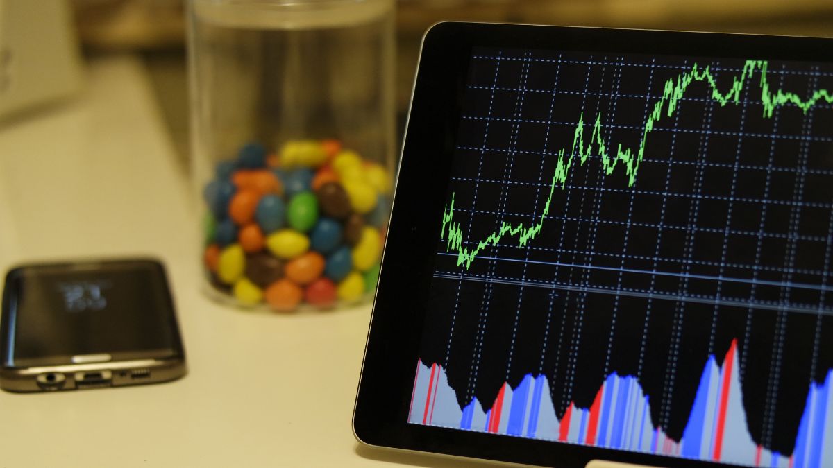 Share Market: सुबह बाजार में मची थी भारी बिकवाली! फिर अचानक सेंसेक्स में 750 अंकों की जोरदार वापसी