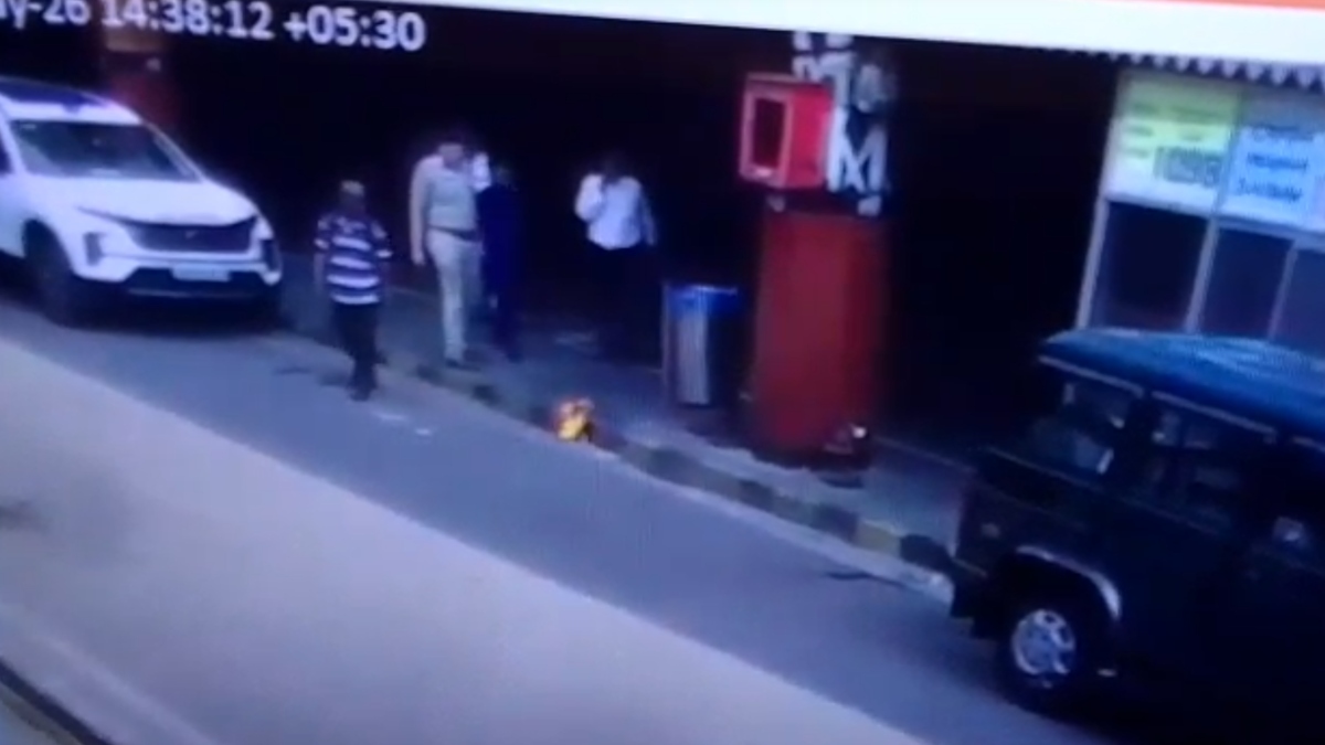 VIDEO: मिथिला एक्सप्रेस में आग लगने से पहले का CCTV फुटेज आया सामने, रेलवे ने किया चौंकाने वाला दावा