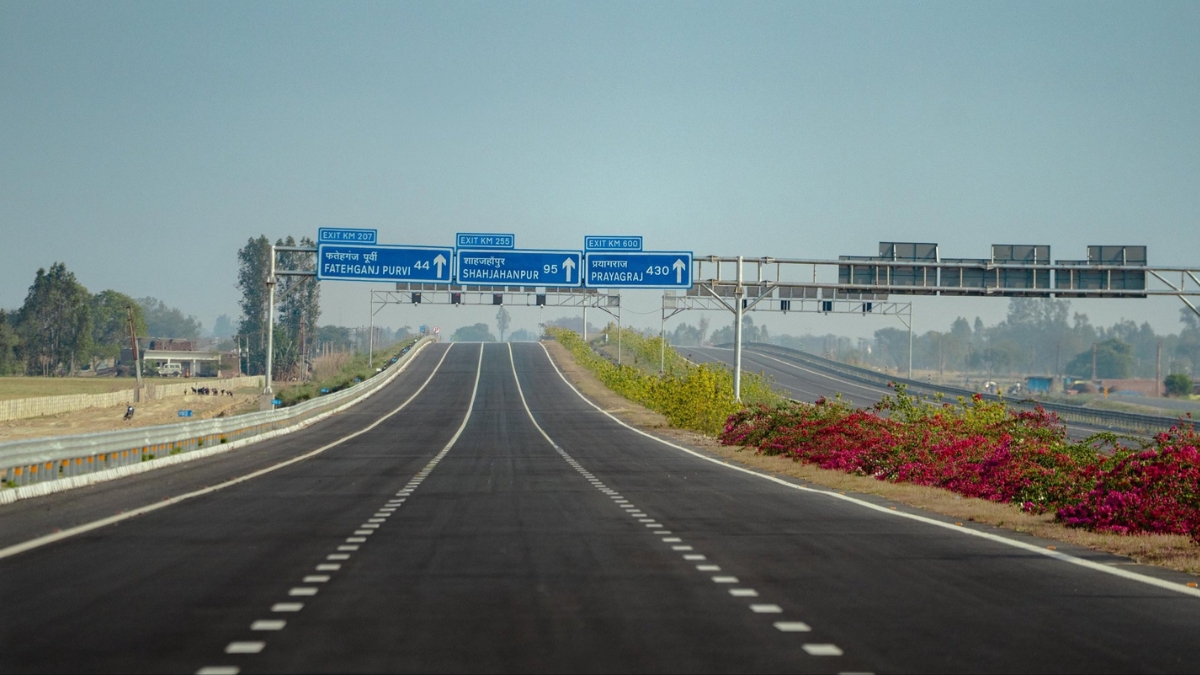 Ganga Expressway पर खत्म हुआ मुफ्त का सफर, अब देना होगा टोल टैक्स; जानिए कार, बस-ट्रक का कितना लगेगा Toll?