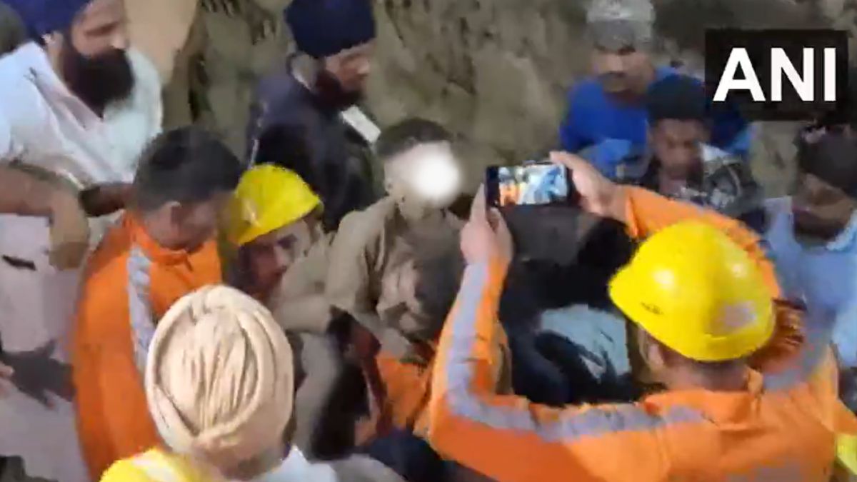 VIDEO: मौत को मात देकर 300 फीट गहरे बोरवेल से निकला 'वंश', 10 घंटे तक चले रेस्क्यू ऑपरेशन के बाद मिली कामयाबी