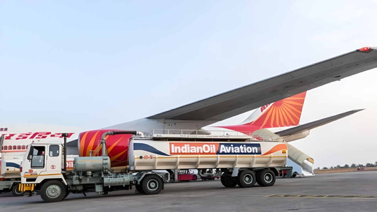 Jet Fuel Price: महंगे कच्चे तेल के बीच घरेलू एयरलाइंस को बड़ी राहत, नहीं बढ़े ATF के दाम