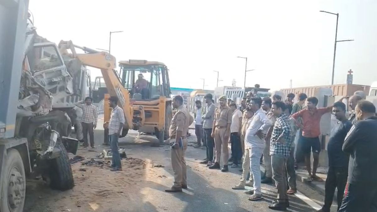 दर्दनाक हादसा! मौरंग से लदे बेकाबू डंपर ने खड़े डंपर में मारी टक्कर, दो सगे भाइयों की हो गई मौत