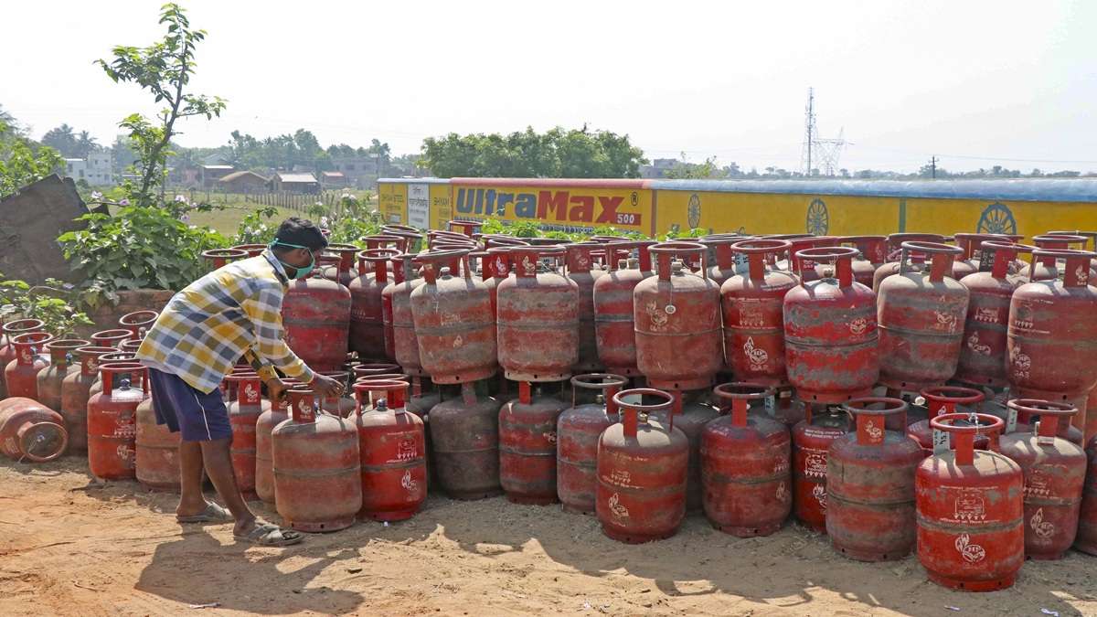 मिडिल ईस्ट तनाव का असर: भारत में अप्रैल में LPG खपत 16% घटी, घरेलू और कारोबार दोनों प्रभावित