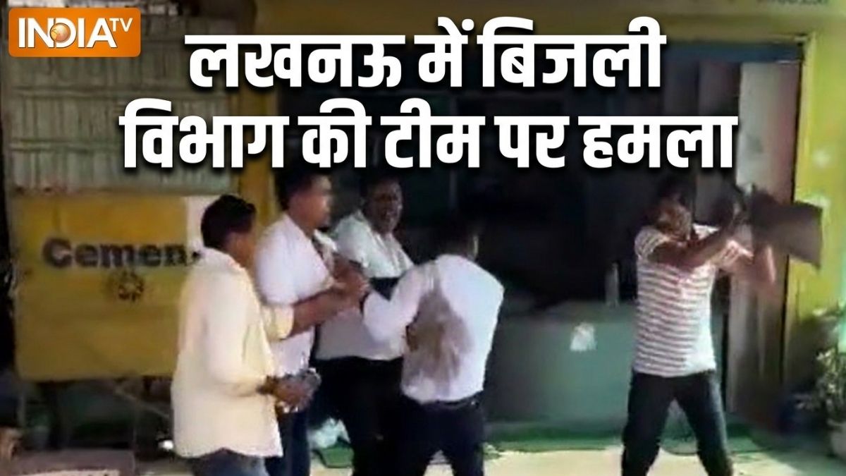 VIDEO: लखनऊ में बिजली चोरी पकड़ने गए JE पर छोड़ा कुत्ता, विभाग के कर्मचारियों पर भी बोला हमला
