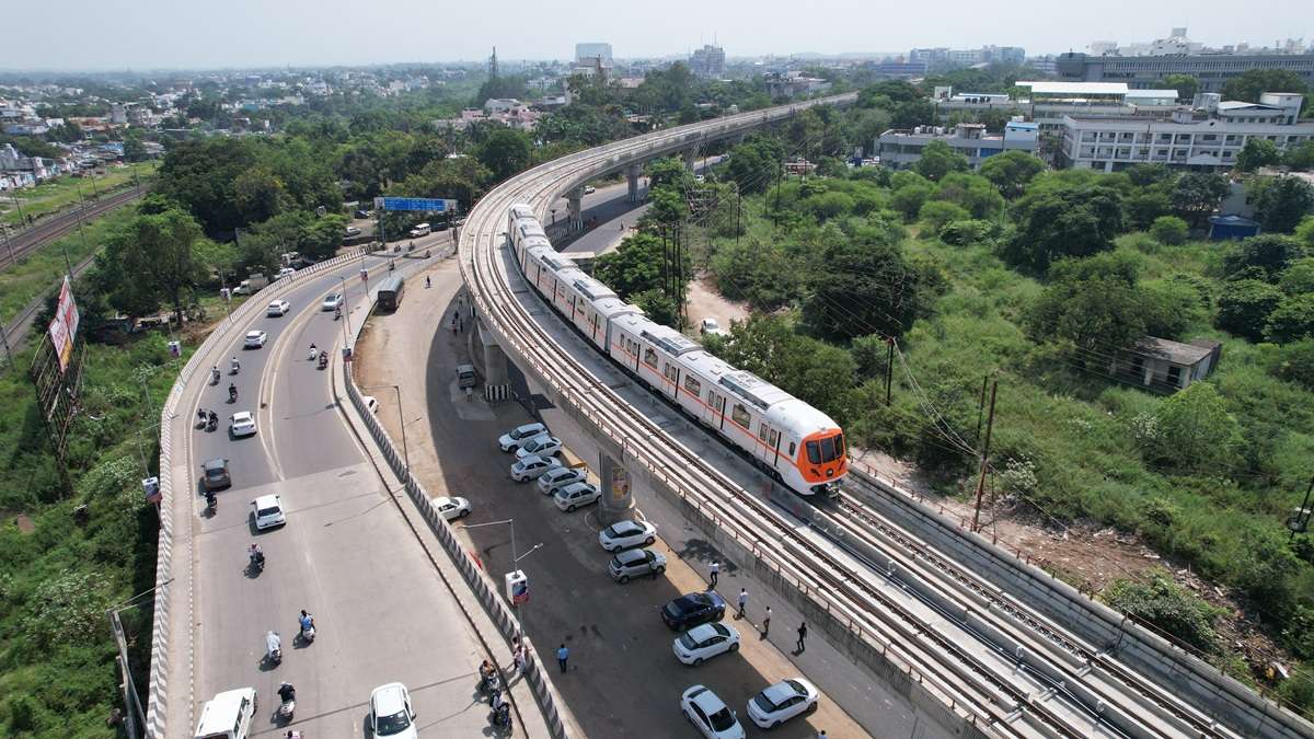मेट्रो के अंदर और स्टेशन पर आयोजित कर सकेंगे बर्थडे समेत तमाम इवेंट्स, जानें कितने रुपए होंगे खर्च