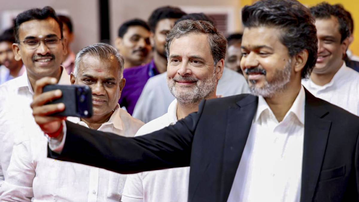 स्टाफ की मदद में जुटे विजय, साथ मिलकर उठाई टेबल, इंप्रेस हुए थलापति के फैन, राहुल गांधी का रिएक्शन वायरल