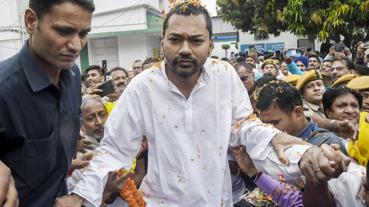 नीतीश कुमार के बेटे निशांत के मंत्री बनने की चर्चा तेज, कल ले सकते हैं शपथ
